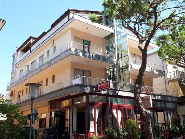 Hotel Villa Dina a 